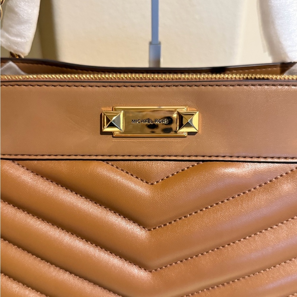 Michael Kors Whitney Medium Quilted Chain shoulder Tote bag in luggage tan. - Picture 3 of 15